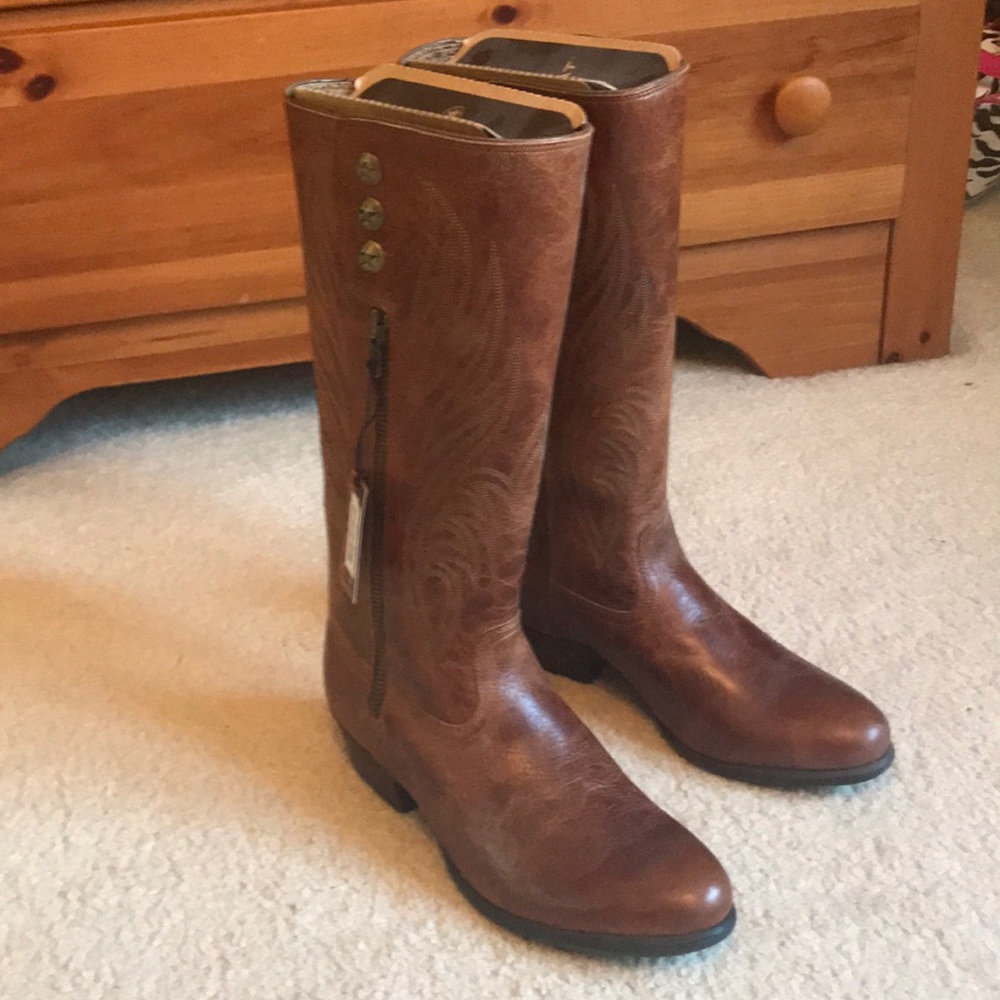 NEW Ariat boots!  Sz 8...gorgeous stitching!